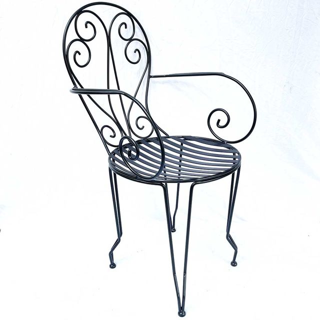 Bộ bàn ghế cafe mặt gạch men và 2 ghế sắt hoa văn CBCF137