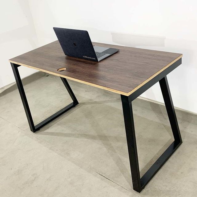 Bàn nhân viên gỗ Plywood chân sắt Trapez 2 lắp ráp HDBP011