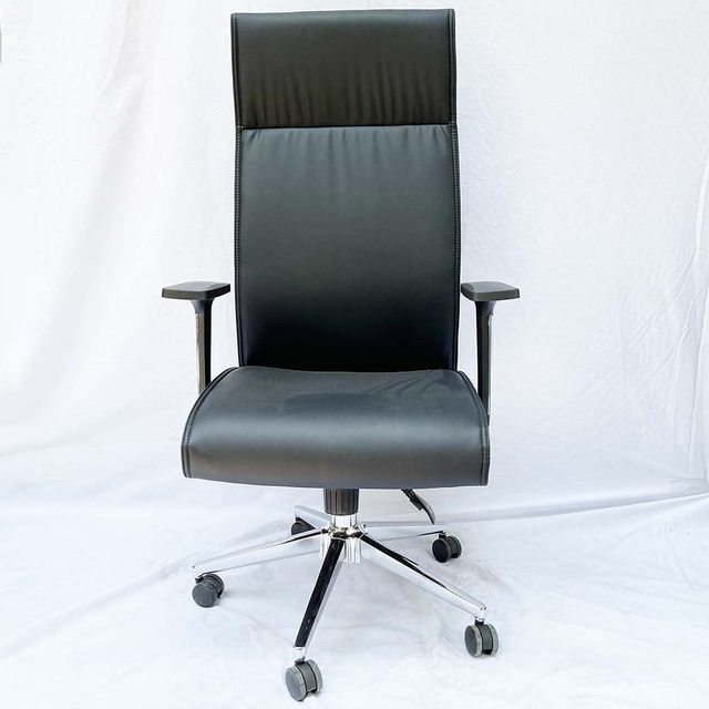 Ghế văn phòng chân xoay nệm simili màu đen MF6635D 