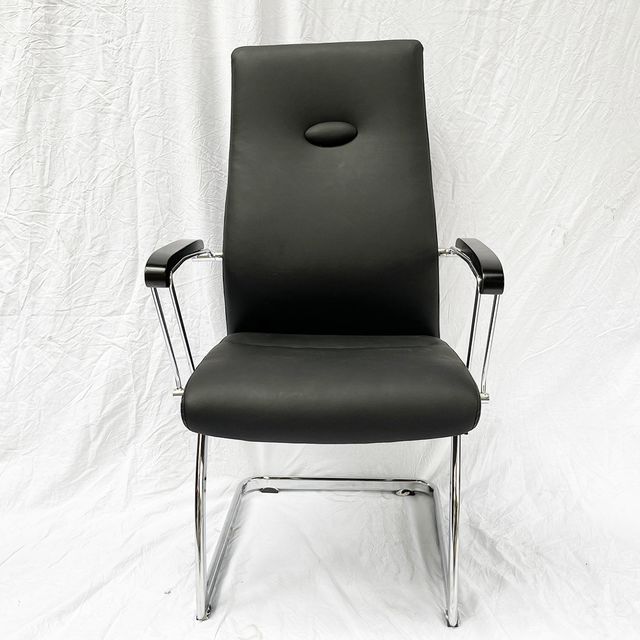 Ghế phòng họp chân quỳ nệm simili màu đen HDMFA011