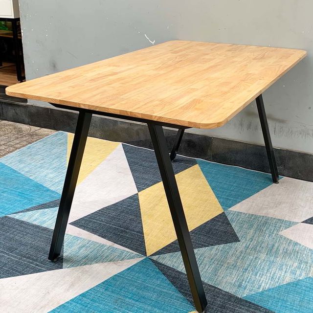 Bàn ăn hiện đại 140x80cm gỗ cao su chân sắt lắp ráp BA68034Bàn ăn hiện đại 140x80cm gỗ cao su chân sắt lắp ráp BA68034